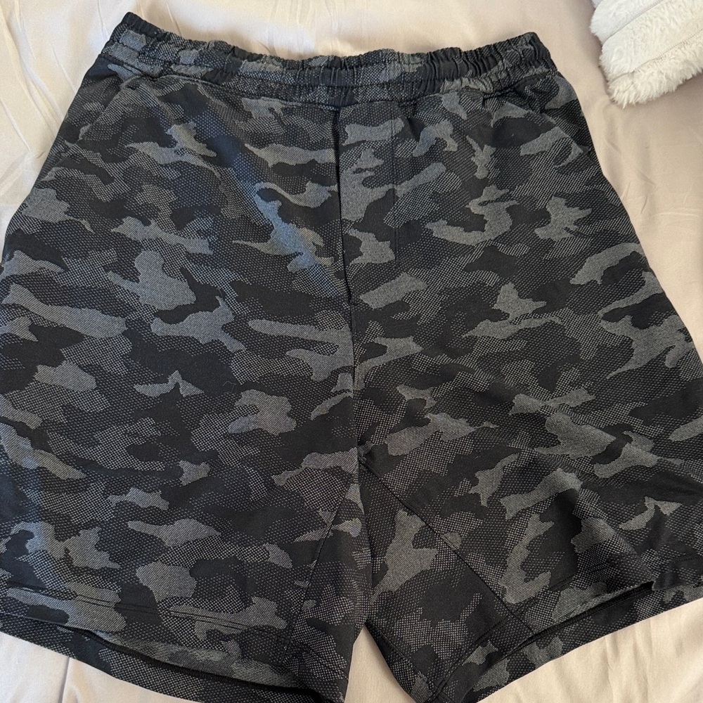 lululemon athletica Men's Camo Shorts - Black and Gray
